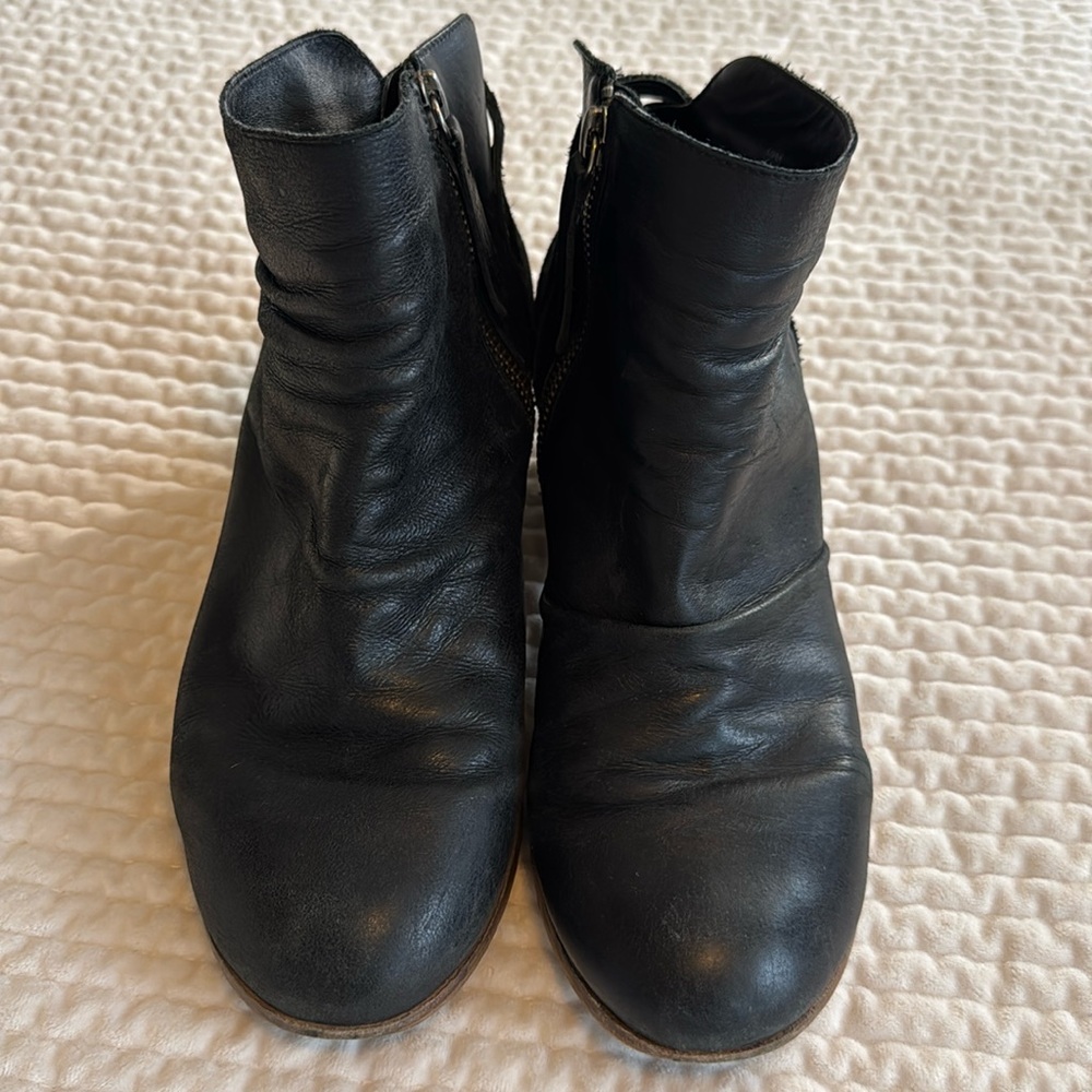Matisse Lora Black Leather and Suede ankle booties